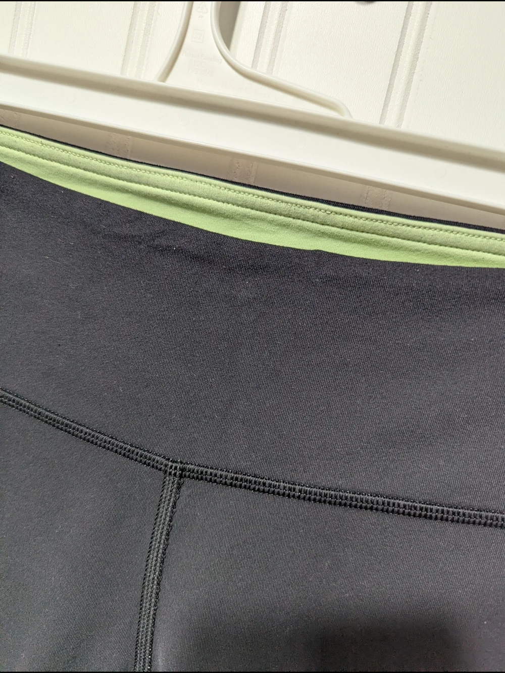 lululemon athletica REVERSIBLE Pistachio Green/Black Cropped High-Rise Leggings